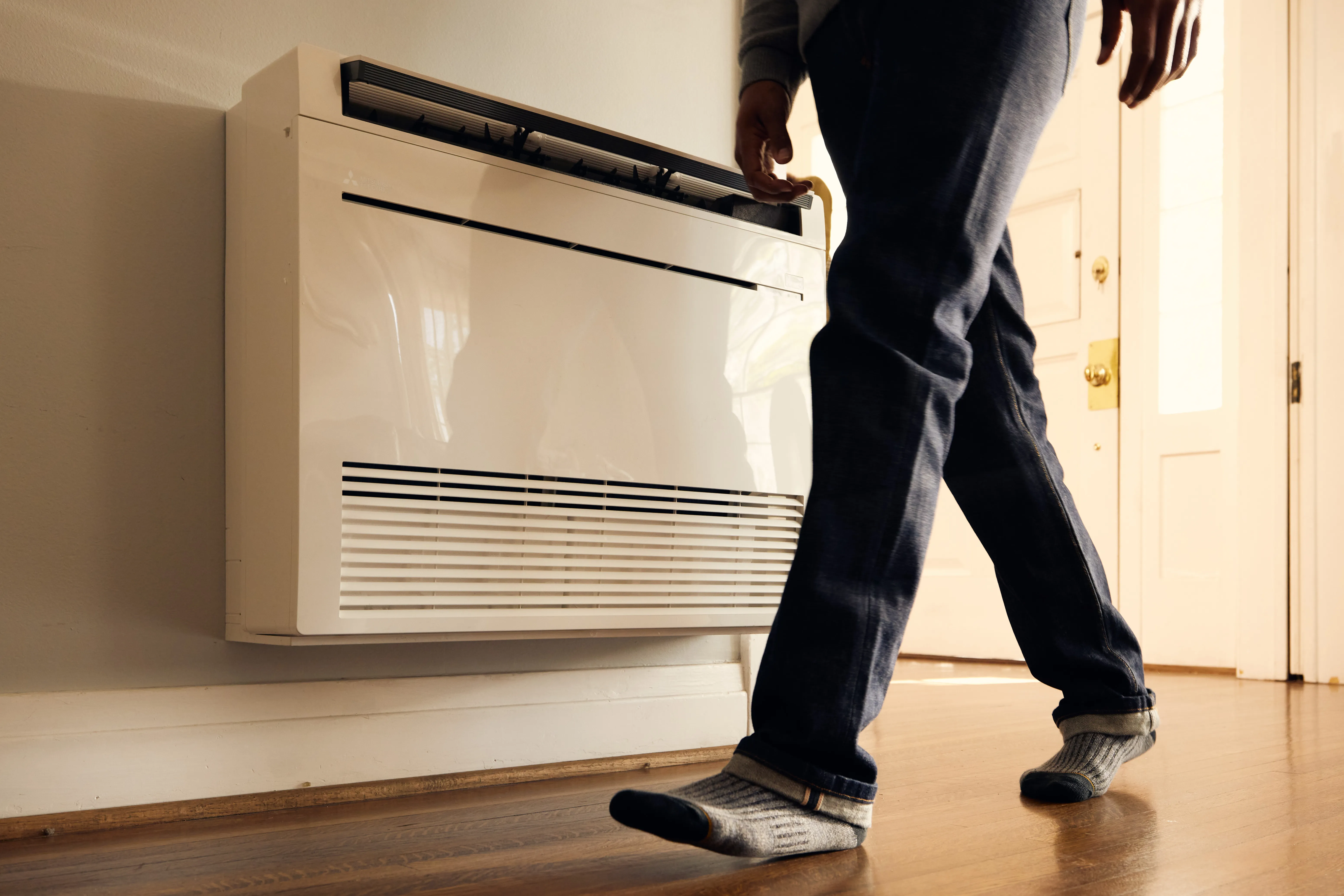 Floor-mounted indoor unit MFZ-KJ installed
