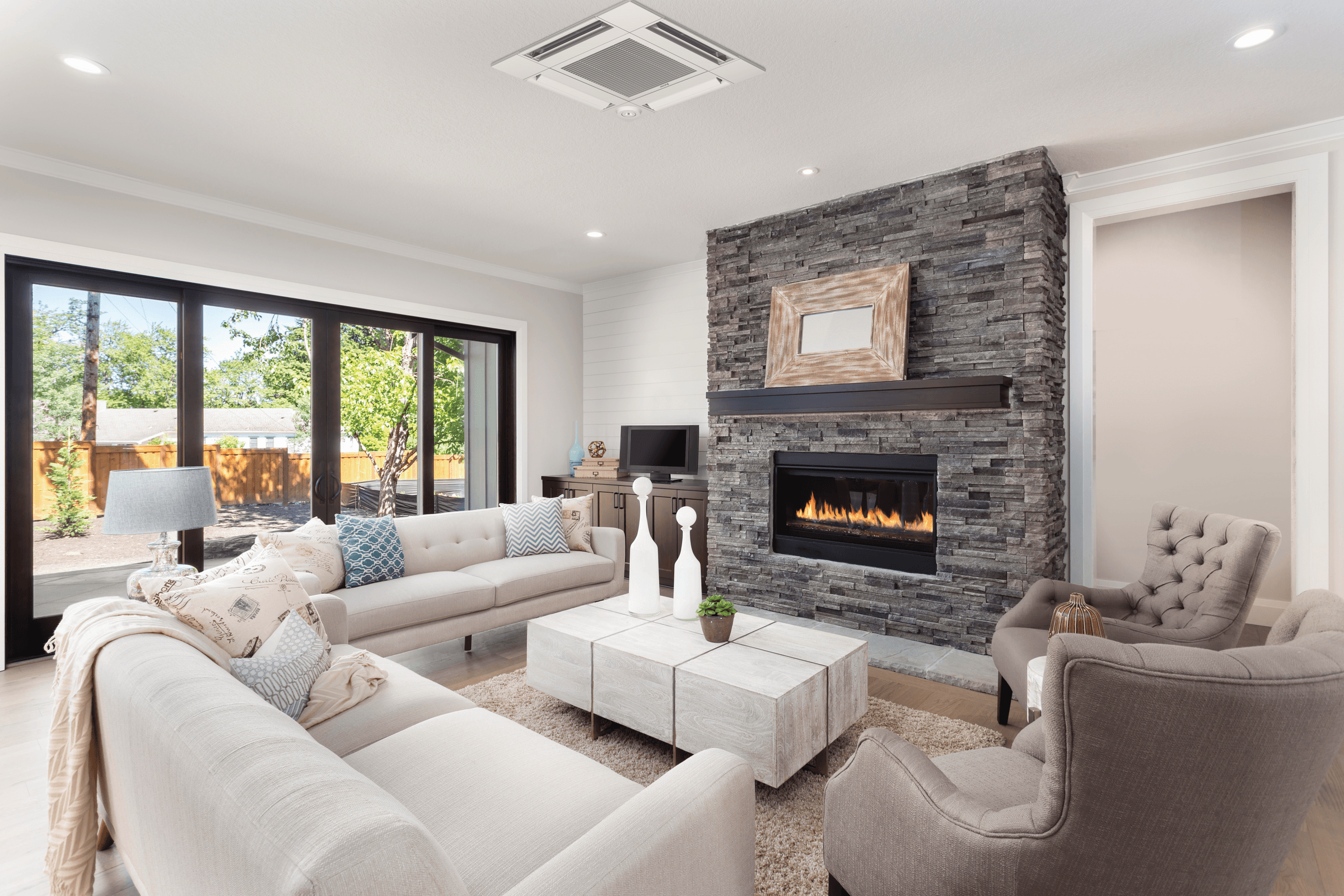 Four-way ceiling -recessed Cassette Living area w/ fireplace